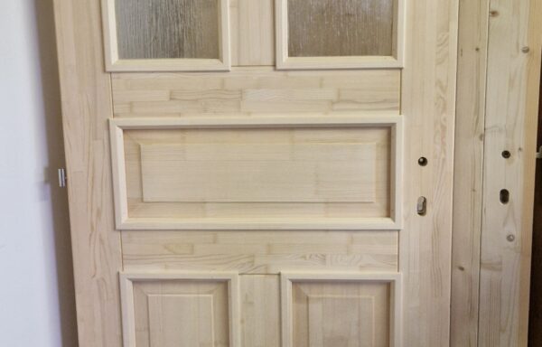 Masivní dveře tl. 42 mm s izolačním dvojsklem do ocelové zárubně